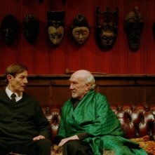 Baard Owe e Espen Skjønberg in una scena del film Il treno del signor Horten