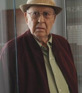 Carl Reiner in una scena di Both Sides Now di Dr. House: Medical Division