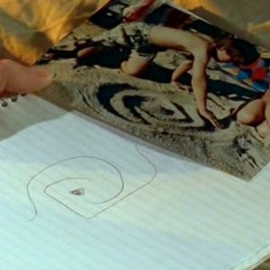 Foto dei fratelli Evans da piccoli nell'episodio 'River Dog' di Roswell