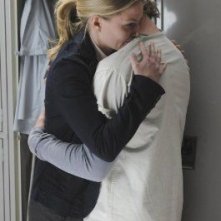 Jennifer Morrison e Jesse Spencer in una scena di Both Sides Now di Dr. House: Medical Division