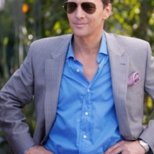 Andrew McCarthy in una scena dell'episodio Valley Girls di Gossip Girl