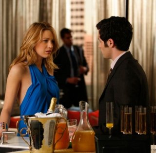 Blake Lively e Penn Badgley in una scena dell'episodio The Goodbye Gossip Girl di Gossip Girl