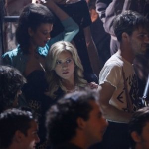 Brittany Snow in una scena dell'episodio Valley Girls di Gossip Girl