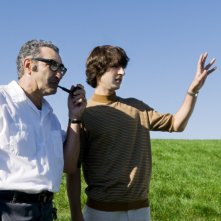 Demetri Martin ed Eugene Levy in una scena del film Taking Woodstock, diretto da Ang Lee