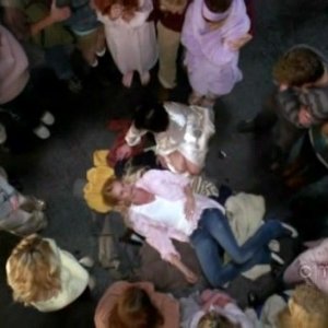 Desperate Housewives: Nicollette Sheridan in una sequenza drammatica dell'episodio Look Into Their Eyes and You See What They Know