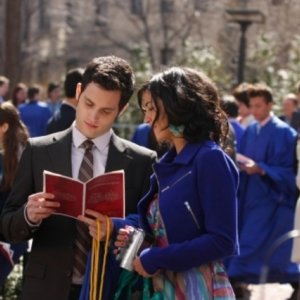 Jessica Szohr e Penn Badgley in una scena dell'episodio The Goodbye Gossip Girl di Gossip Girl