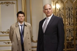 Kurt Fuller e Misha Collins nell'episodio Lucifer Rising di Supernatural