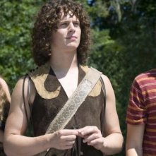 Mamie Gummer E Demetri Martin Con Jonathan Groff In Una Scena Del Film Taking Woodstock Di Ang Lee 117065