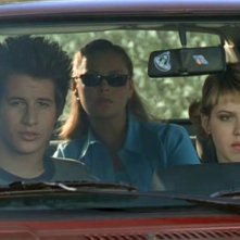 Michael, Isabel e Maria (Delfino, Fehr, Heigl) in auto nell'episodio 'Fratello di sangue' di Roswell