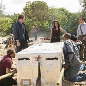 Una foto di scena dell'episodio The Incident, finale della stagione 5 di Lost