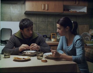 Una sequenza del film Police, adjective (Politist, adjectiv 2009)