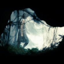 Charlotte Gainsbourg in una sequenza del film Antichrist, di Lars Von Trier