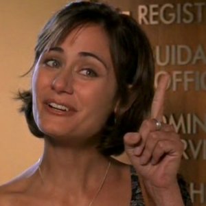 Diane Farr interpreta Amy DeLuca nell'episodio 'Ondata di caldo' di Roswell
