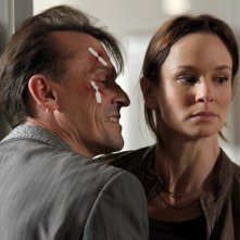 Robert Knepper e Sarah Wayne Callies in una scena dell'episodio Killing Your Number di Prison Break