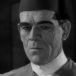 Un primo piano di Boris Karloff ne La mummia