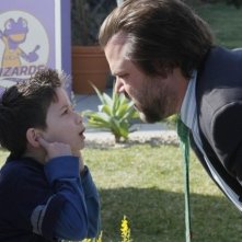Tyler Labine in una scena della serie Sons of Tucson