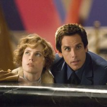 Amy Adams e Ben Stiller in una scena del film Una notte al museo 2: la fuga