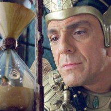 Hank Azaria è il Faraone Kahmunrah nel film Una notte al museo 2: la fuga. Nella clessidra il 'cowboy' Owen Wilson