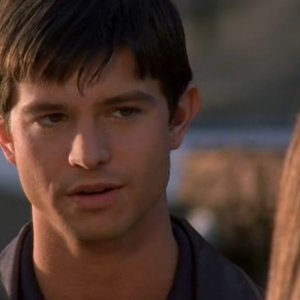 Jason Behr interpreta Max Evans in Roswell