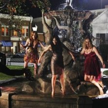 Una immagine del pilot di Eastwick