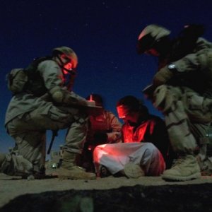 Una scena di Taxi to the Dark Side