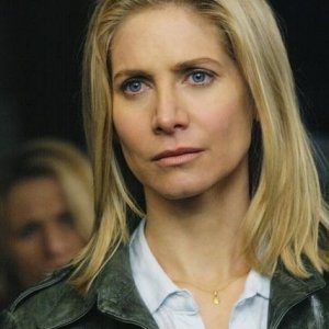 Elizabeth Mitchell nel pilot della nuova serie V