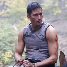 James Caviezel è il protagonista del film Outlander