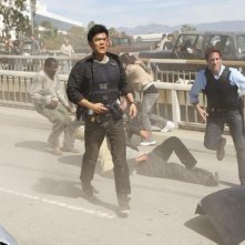 Joseph Fiennes E John Cho In Una Scena Del Pilot Di Flash Forward 117628