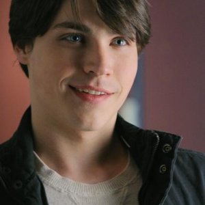 Logan Huffman nella nuova serie V