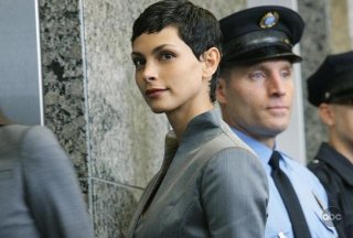 Morena Baccarin nel pilot della nuova serie V