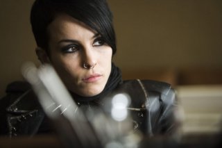 Noomi Rapace in una scena di Uomini che odiano le donne
