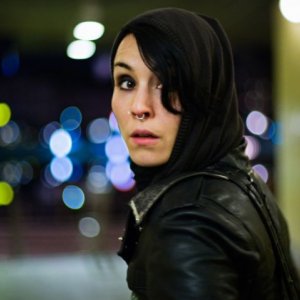 Noomi Rapace interpreta Lisbeth Salander nel film Uomini che odiano le donne tratto dal romanzo cult di Stig Larsson