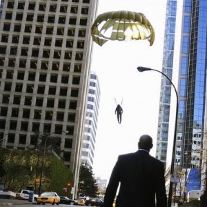 Una scena del pilot della nuova serie V