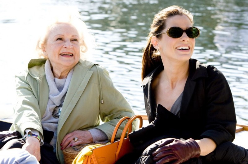 Betty White e Sandra Bullock in una scena di Ricatto d'amore