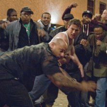 Channing Tatum impegnato in un combattimento durante una scena del film Fighting