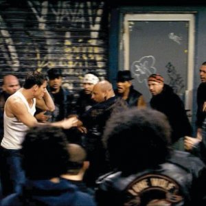 Channing Tatum impegnato in un combattimento durante una sequenza del film Fighting