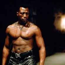 Un sexy Wesley Snipes in una scena del film 'Blade'