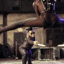 Wesley Snipes in una scena di combattimento del film 'Blade II'