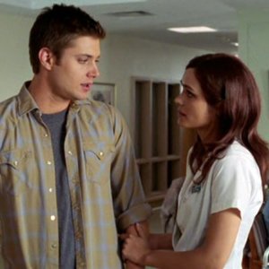 Jensen Ackles e Shannyn Sossamon in una scena del film 'Devour'