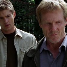 Jensen Ackles e William Sadler in una scena del film 'Devour'