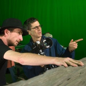 Una foto del regista Frank Miller sul set del film The Spirit