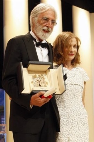 Cannes 2009: Michael Haneke vincitore della Palma d'Oro per Il nastro bianco, insieme a Isabelle Huppert