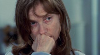 Isabelle Huppert interpreta Danielle nel film L'amore nascosto