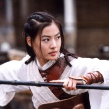 Yoon So-yi in una sequenza del film Il potere della spada