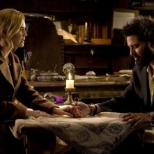 Alison Lohman e Dileep Rao in un'immagine del film horror Drag Me to Hell