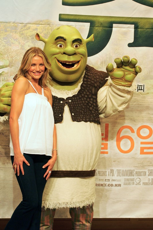 Cameron Diaz E Shrek Per La Promozione Del Film Shrek The Third In Korea 118334
