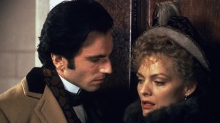 Daniel Day Lewis e Michelle Pfeiffer in una scena de L'età dell'innocenza