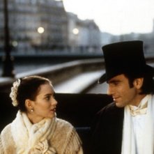 Daniel Day Lewis e Winona Ryder in una scena de L'età  dell'innocenza
