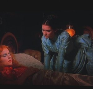 Winona Ryder e Sadie Frost in una scena di Dracula di Bram Stoker