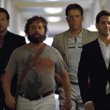Bradley Cooper Zach Galifianakis Ed Helms E Justin Bartha In Una Scena Del Film Una Notte Da Leoni 118458